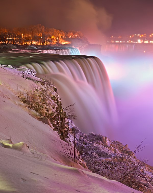 Niagara falls - Winter - Prospect point view at night.jpg