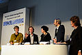 Rapportorenrna i diskussion med moderatorn vid det nordiska globaliseringsforumet i Riksgransen 2008-04-09.jpg