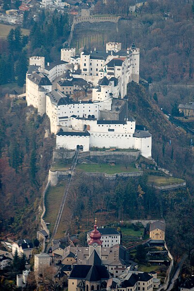 Festung Hohensalzburg aerial view 004.jpg